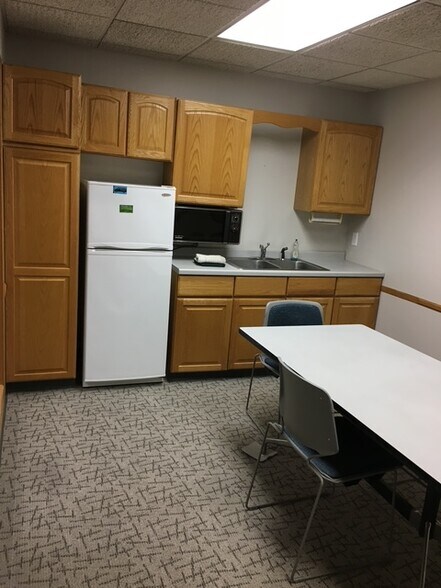 More Photos Of 2999 Yorkton Blvd, Little Canada Manufacturing For Lease