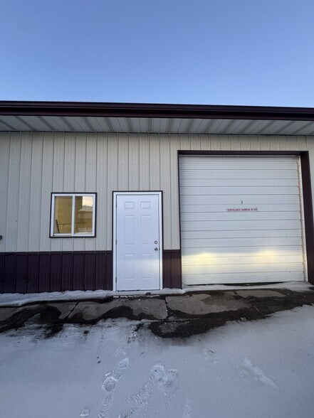 More Photos Of 717 27th St SE, Minot Flex For Lease