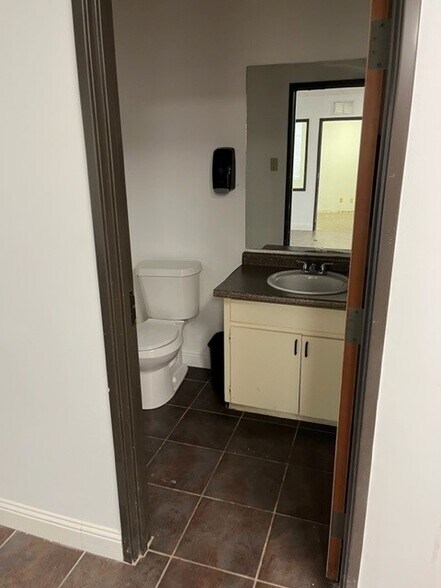 More Photos Of 11227 N Stemmons Fwy, Dallas Office Residential For Sale