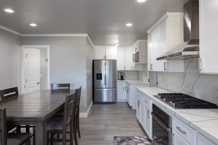 More Photos Of 7550-7552 Sandholdt Rd, Moss Landing Specialty For Sale