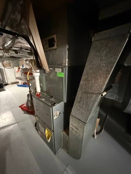 More Photos Of 108 E Bellevue St, Leslie Storefront For Sale