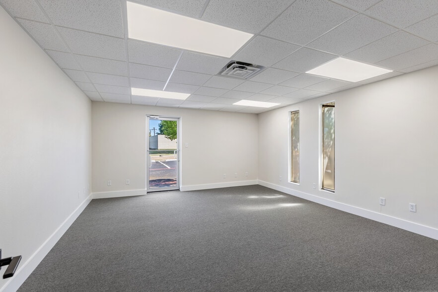 More Photos Of 4200-4202 Wiley Post Rd, Addison Warehouse For Sale