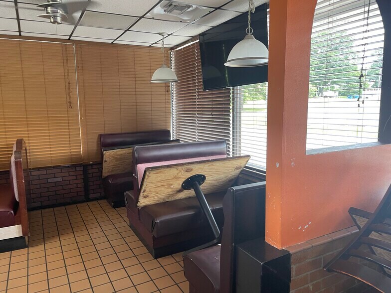 More Photos Of 6891 S Highland Blvd, Grifton Restaurant For Sale