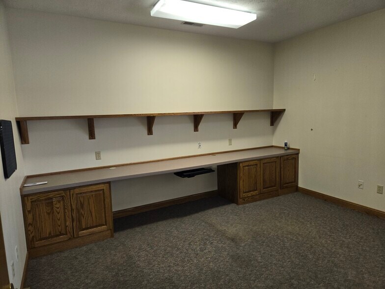 More Photos Of 211 IL-38, Rochelle Light Distribution For Lease