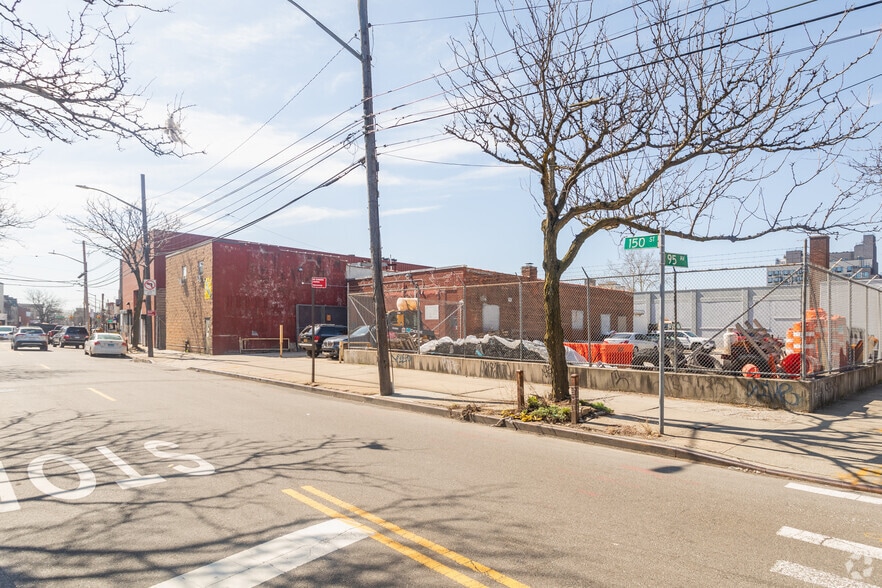 More Photos Of 9512 150th St, Jamaica Warehouse For Lease