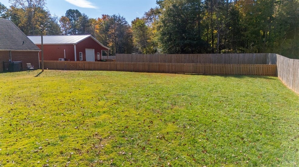 More Photos Of 273 Riverbend Rd, Altavista Showroom For Sale