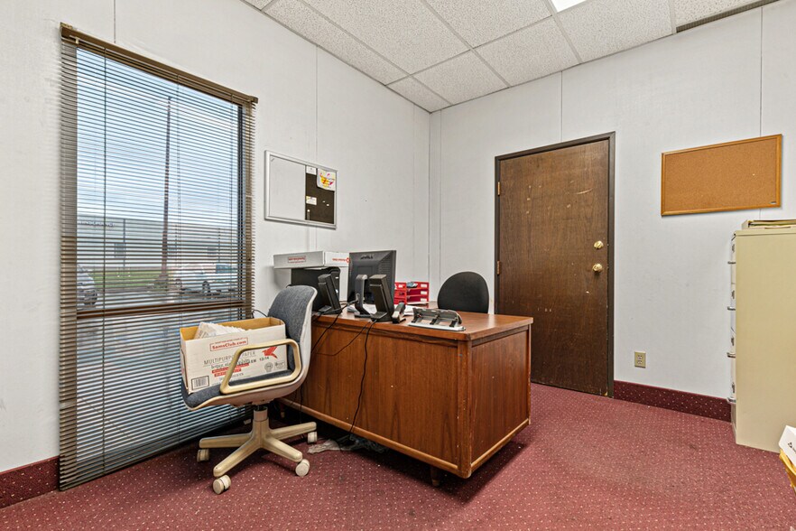 More Photos Of 1301 Northwest Hwy, Garland Office For Sale