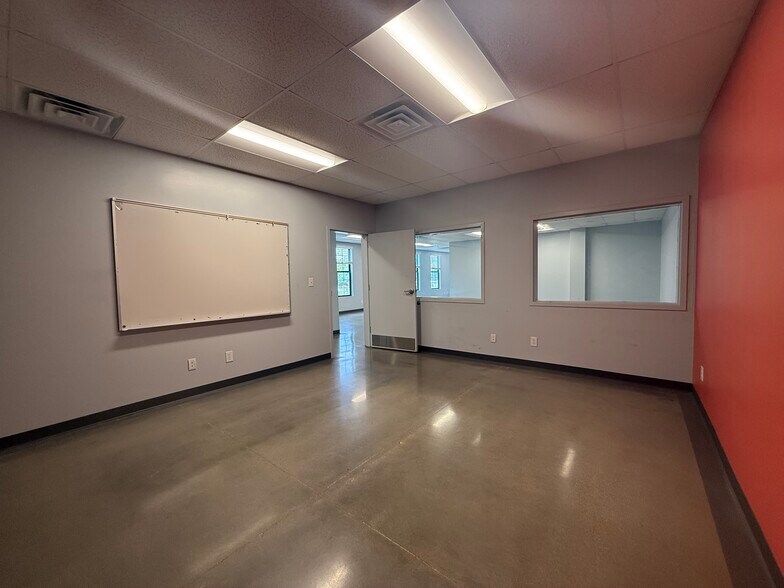 More Photos Of 201-217 N Main St, Versailles Storefront Retail Office For Lease