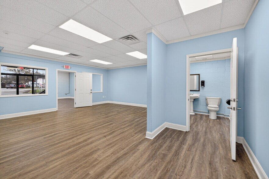 More Photos Of 4109 Robinson St, Covington Freestanding For Sale