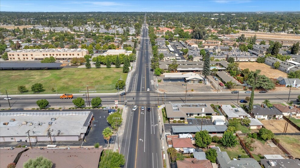 More Photos Of 445 W Dakota Ave, Fresno Office Residential For Sale