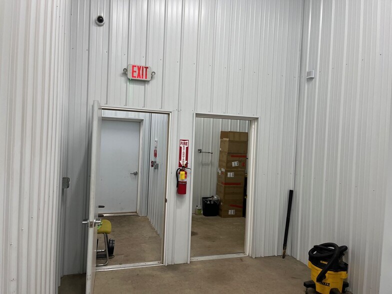 More Photos Of 404 S Park Dr, Kalkaska Warehouse For Lease