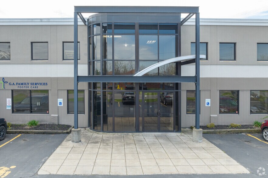 More Photos Of 40 Gardenville Pkwy W, Buffalo Office For Lease