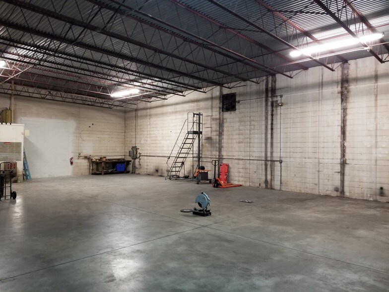 More Photos Of 3667-3691 46th Ave N, Saint Petersburg Manufacturing For Lease