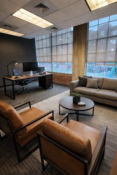 More Photos Of 1307 W Morehead St, Charlotte Office For Lease