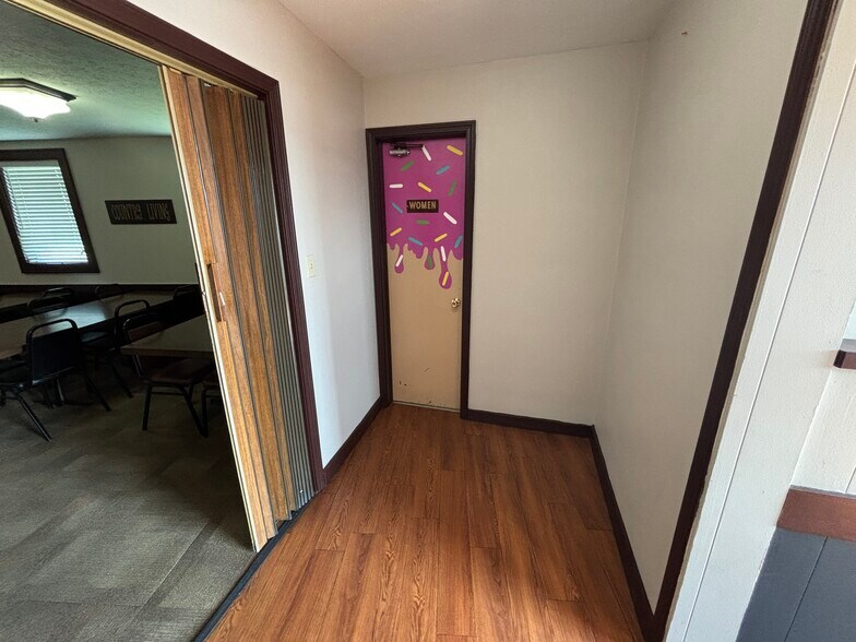 More Photos Of 180 Wooster Rd N, Barberton Restaurant For Sale