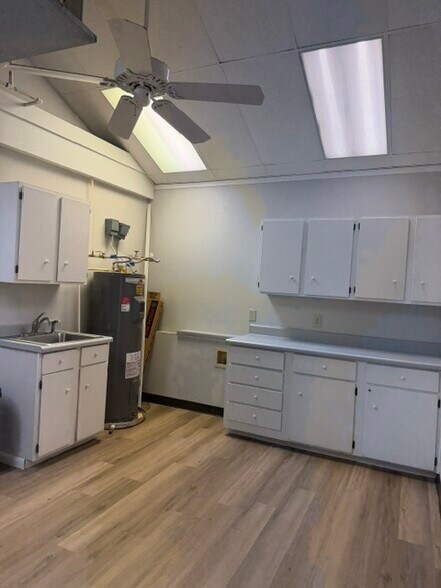 More Photos Of 525-1100 N Elm St, Denton Storefront For Lease