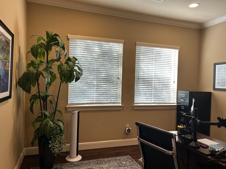 More Photos Of 26205 Oak Ridge Dr, Spring Medical For Lease