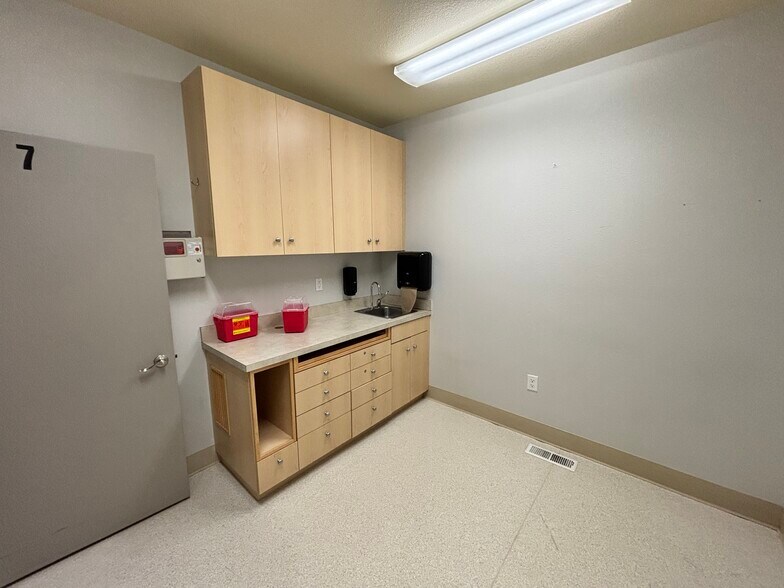 More Photos Of 1515-1535 Liberty St SE, Salem Medical For Lease