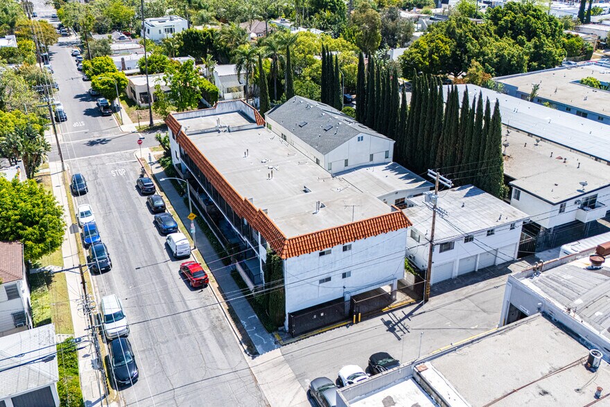 More Photos Of 7050 Waring Ave, Los Angeles Multifamily For Sale