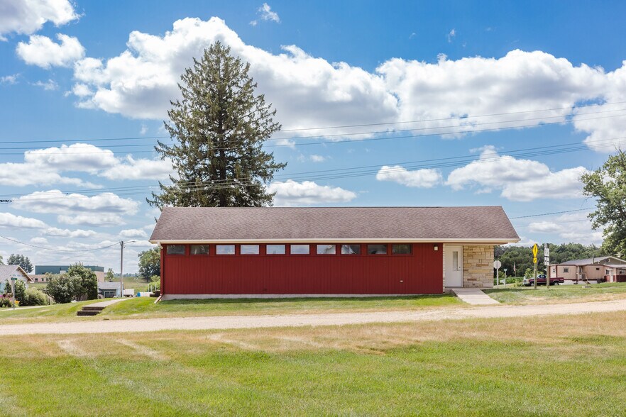 More Photos Of 506 Main St, Hollandale Office For Sale