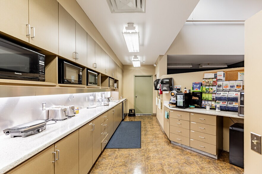 More Photos Of 33 Kern Rd, Toronto Light Distribution For Sale