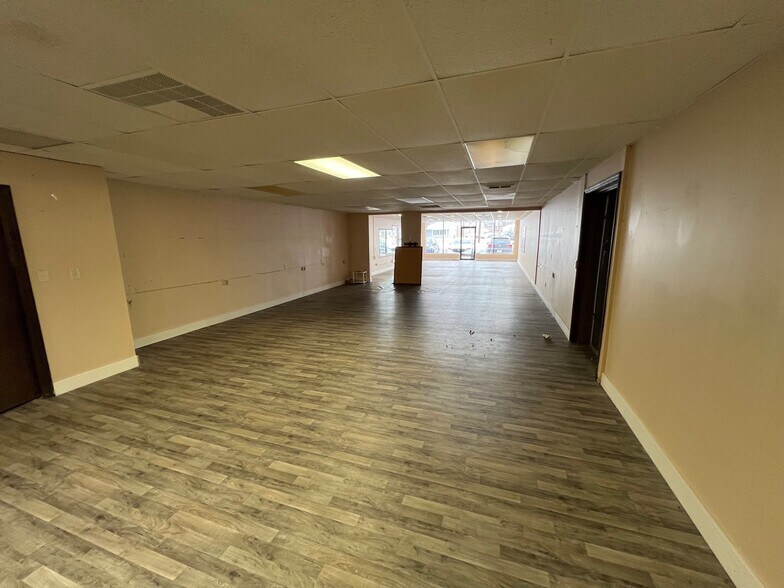 More Photos Of 440-448 S Main St, Englewood Unknown For Lease