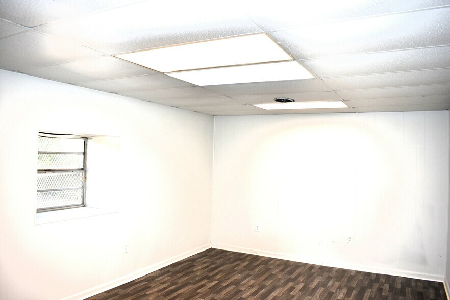 More Photos Of 859 Clayton St, Montgomery Warehouse For Sale