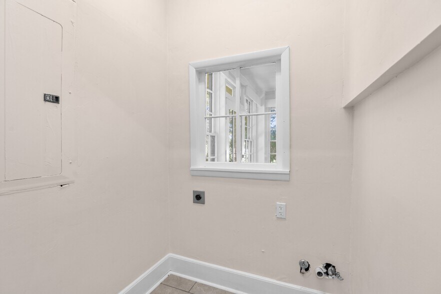 More Photos Of 219 Old Mill Rd, Winchester Office For Sale