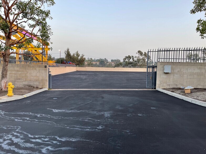 More Photos Of 20712 Civic Center Dr, Lake Forest Warehouse For Lease