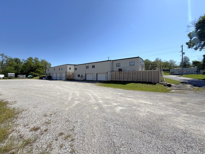 More Photos Of 305 N Mason St, Carrollton Office For Sale