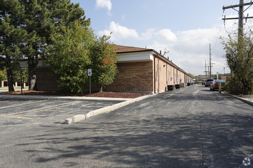 More Photos Of 801-861 W Maple Ave, Homewood Coworking Space