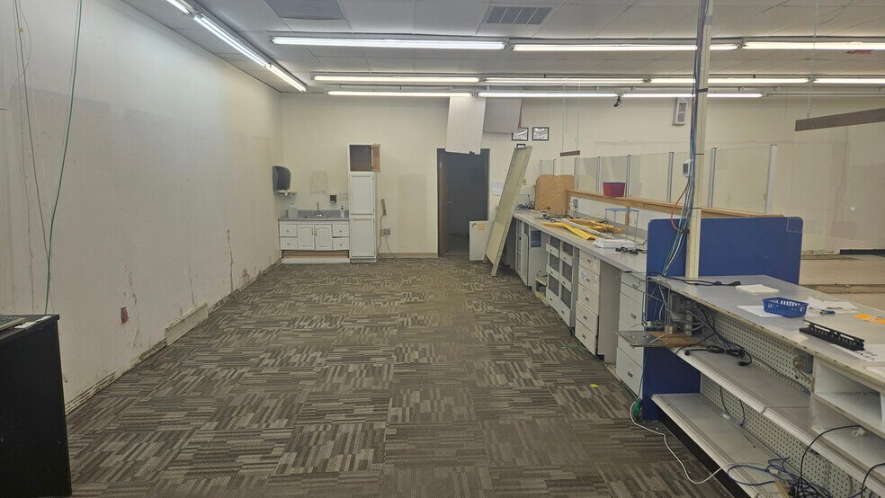 More Photos Of 425 Camden Rd, Huntington Drugstore For Sale