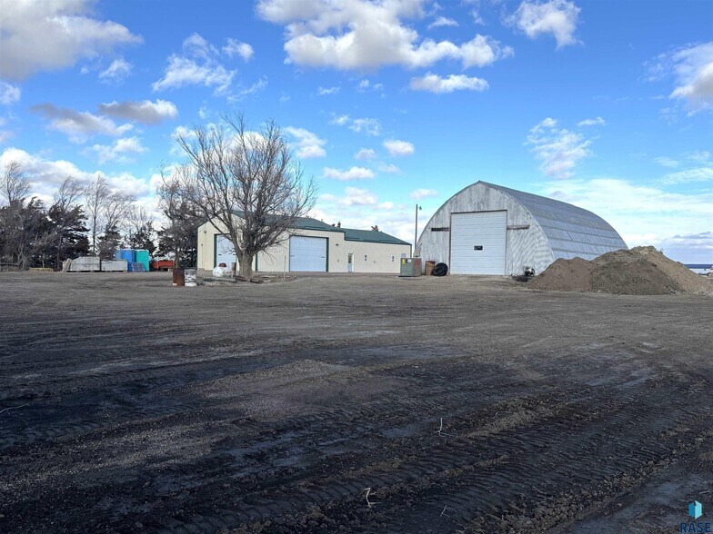 More Photos Of 1603 N Broadway Ave, Miller Industrial For Sale