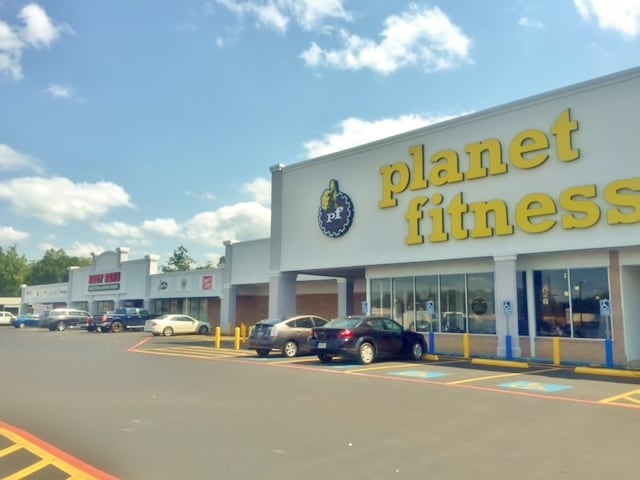 Primary Photo Of 1906-1908 N Frazier St, Conroe Health Club For Sale