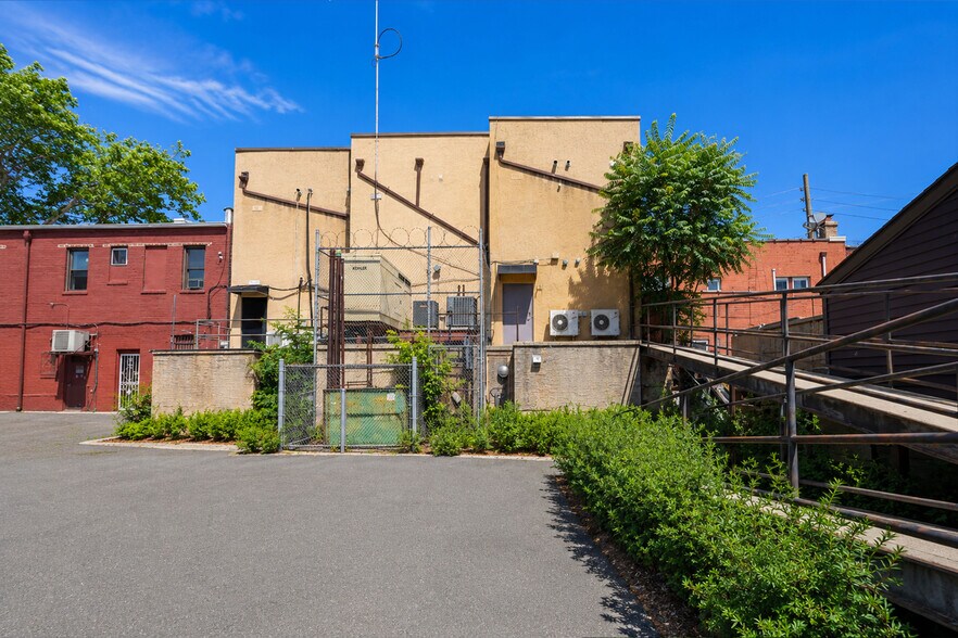 More Photos Of 1140-1142 S Railroad Ave, Staten Island Office For Sale
