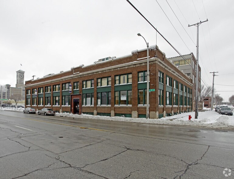 More Photos Of 907 S 1st St, Milwaukee Storefront Retail Office For Sale