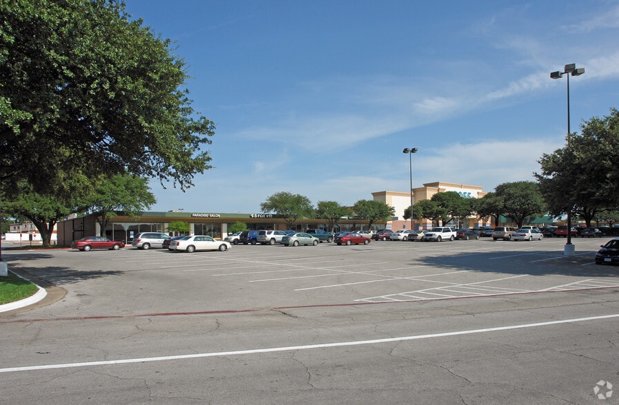 More Photos Of 655-700 W Illinois Ave, Dallas Unknown For Lease