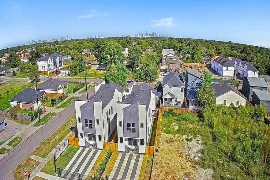 More Photos Of 4805 Paula st, Houston Multifamily For Sale
