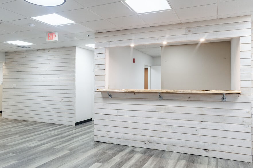 More Photos Of 1707 Alpine Dr, Columbia Storefront Retail Office For Lease
