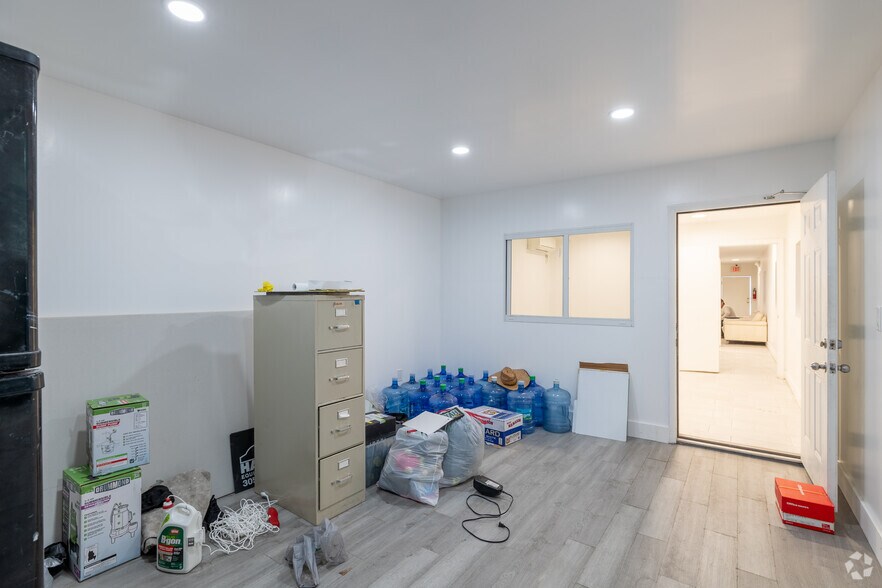 More Photos Of 4305-4325 E 11th Ave, Hialeah Warehouse For Sale