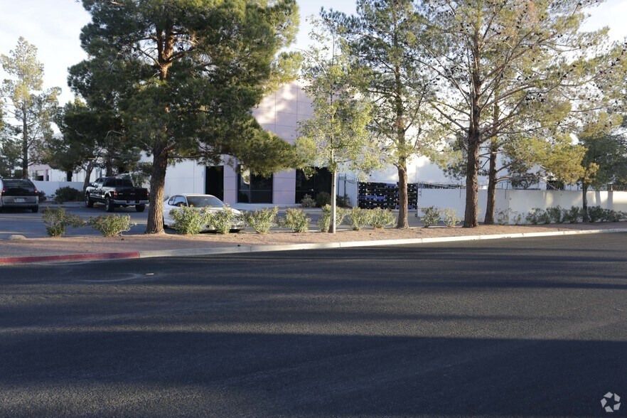 More Photos Of 3211 Sunrise Ave, Las Vegas Warehouse For Lease