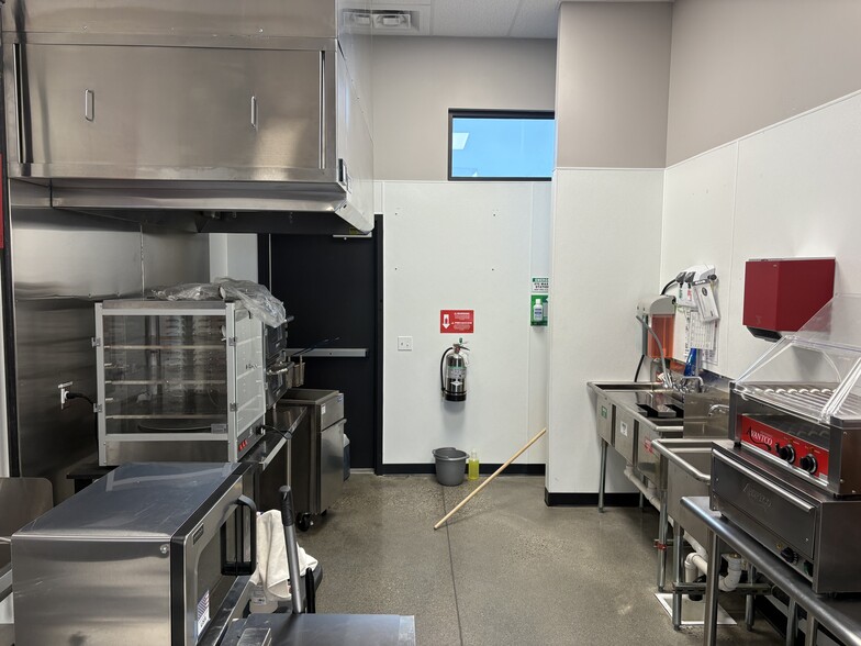 More Photos Of 8425 D Chapel Hill Blvd, Pasco General Retail For Lease