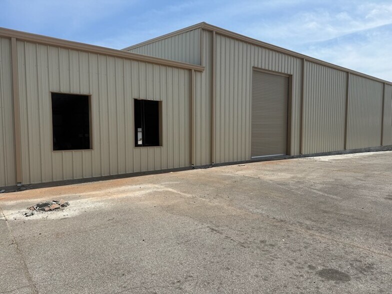 More Photos Of 30022 US Hwy 72, Madison Warehouse For Lease