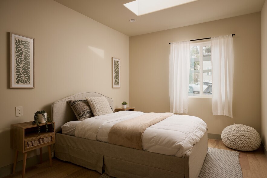 More Photos Of 1434 McDuff St, Los Angeles Apartments For Sale