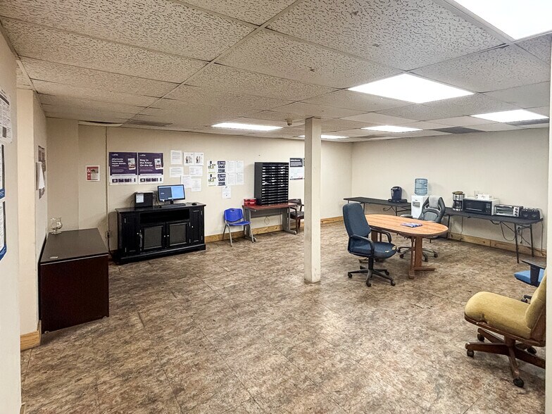 More Photos Of 6549 Fain St, Charleston Warehouse For Lease