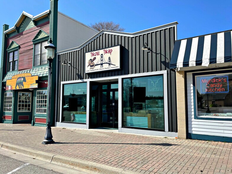 More Photos Of 217 E Central Ave, Mackinaw City Storefront For Lease