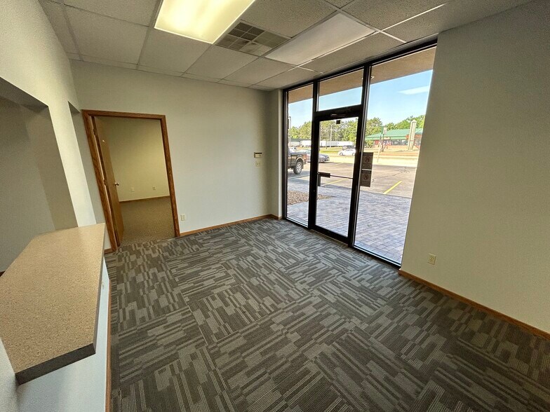 More Photos Of 1820 Post Rd, Plover Storefront Retail Office For Lease
