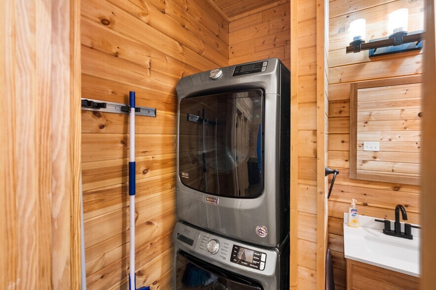 More Photos Of 54 Indian Creek Rd, Woodworth General Retail For Sale