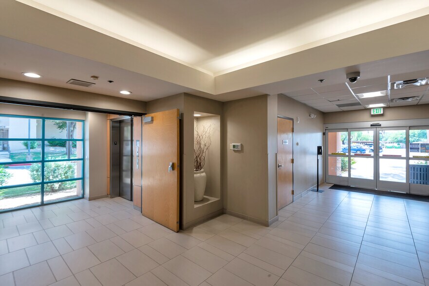 More Photos Of 10290 N 92nd St, Scottsdale Medical For Lease
