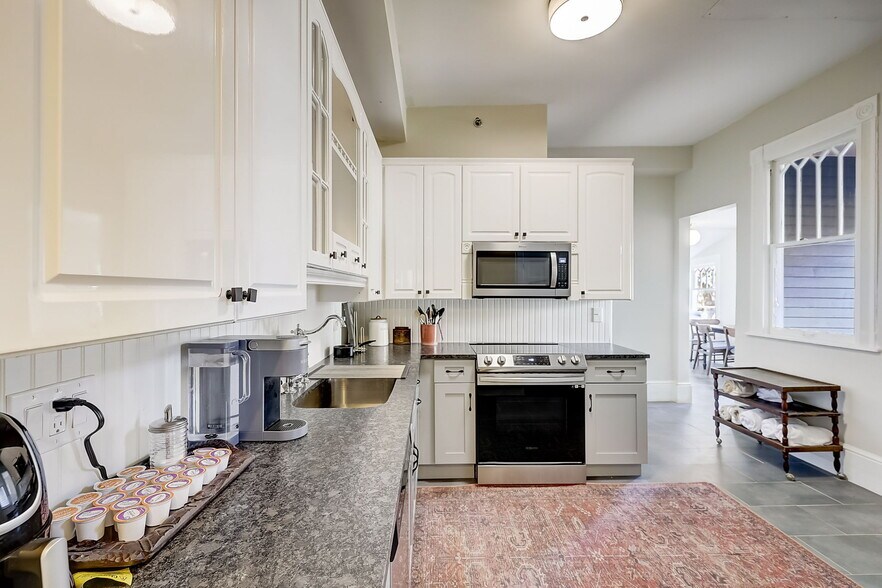 More Photos Of 404 S Ridgewood Ave, Daytona Beach Specialty For Sale